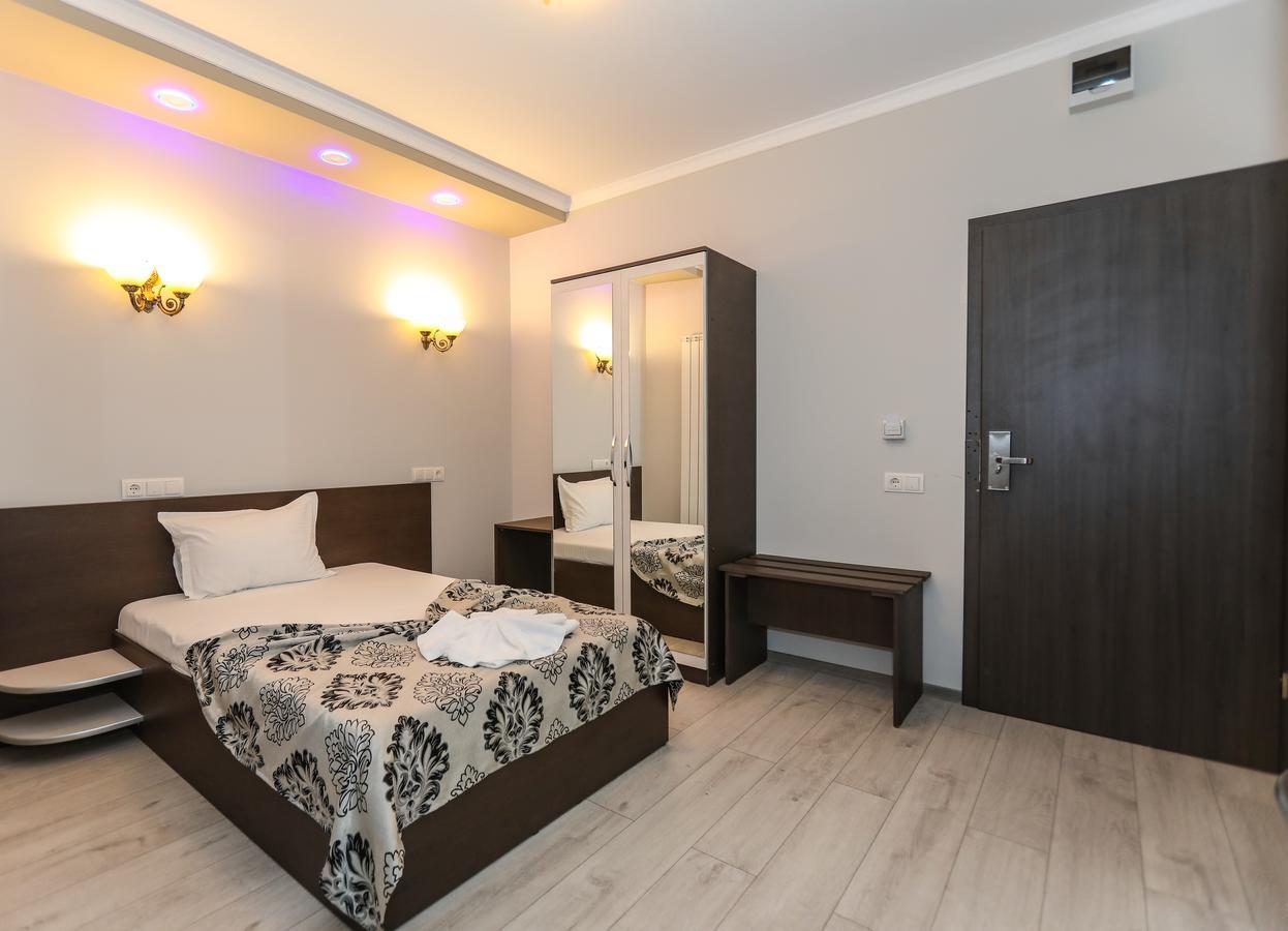 Hotel Holiday Maria Băile Herculane Exterior foto